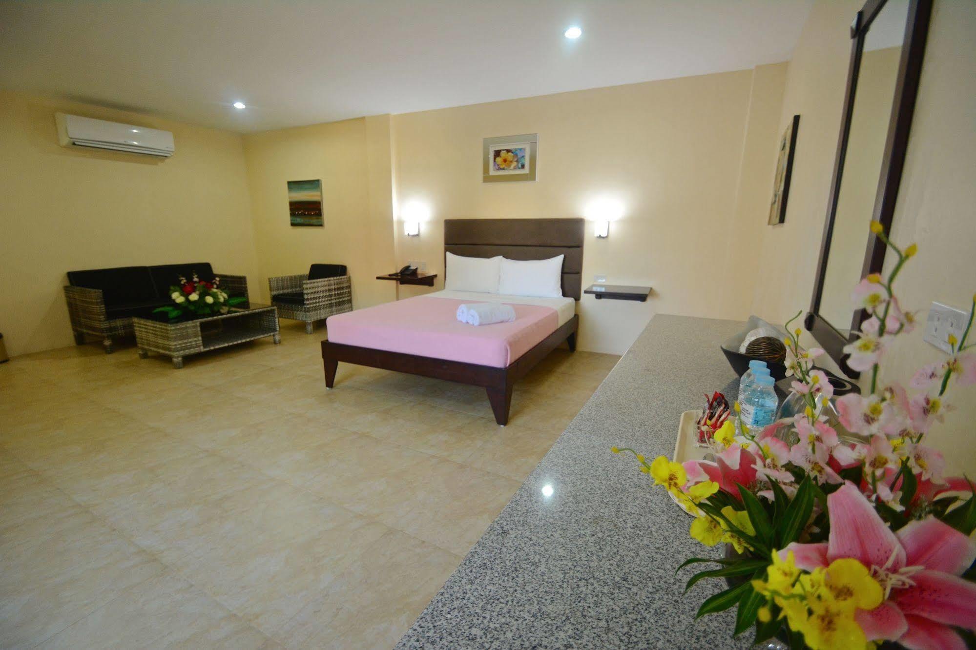 Panglao Regents Park Resort Esterno foto